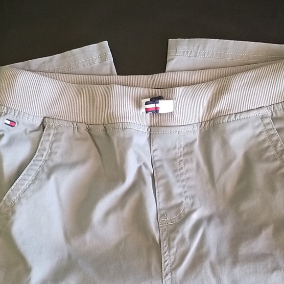 New Tommy Hilfiger Shorts - Picture 5 of 7